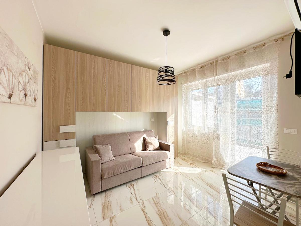Appartement Wh - Un Posto Al Sole - Attico Monolocale Con Parcheggio Gratuito - 5 Minuti Dal Centro - Wifi à San Remo Extérieur photo