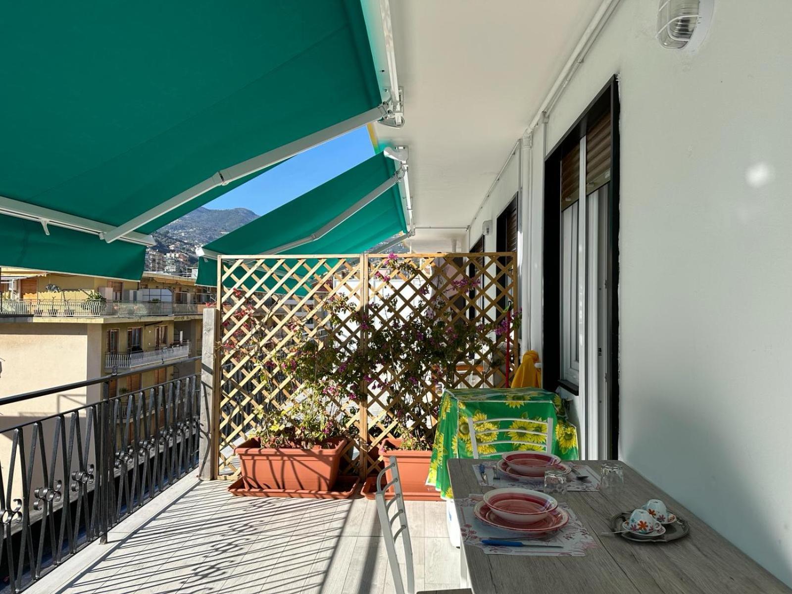Appartement Wh - Un Posto Al Sole - Attico Monolocale Con Parcheggio Gratuito - 5 Minuti Dal Centro - Wifi à San Remo Extérieur photo