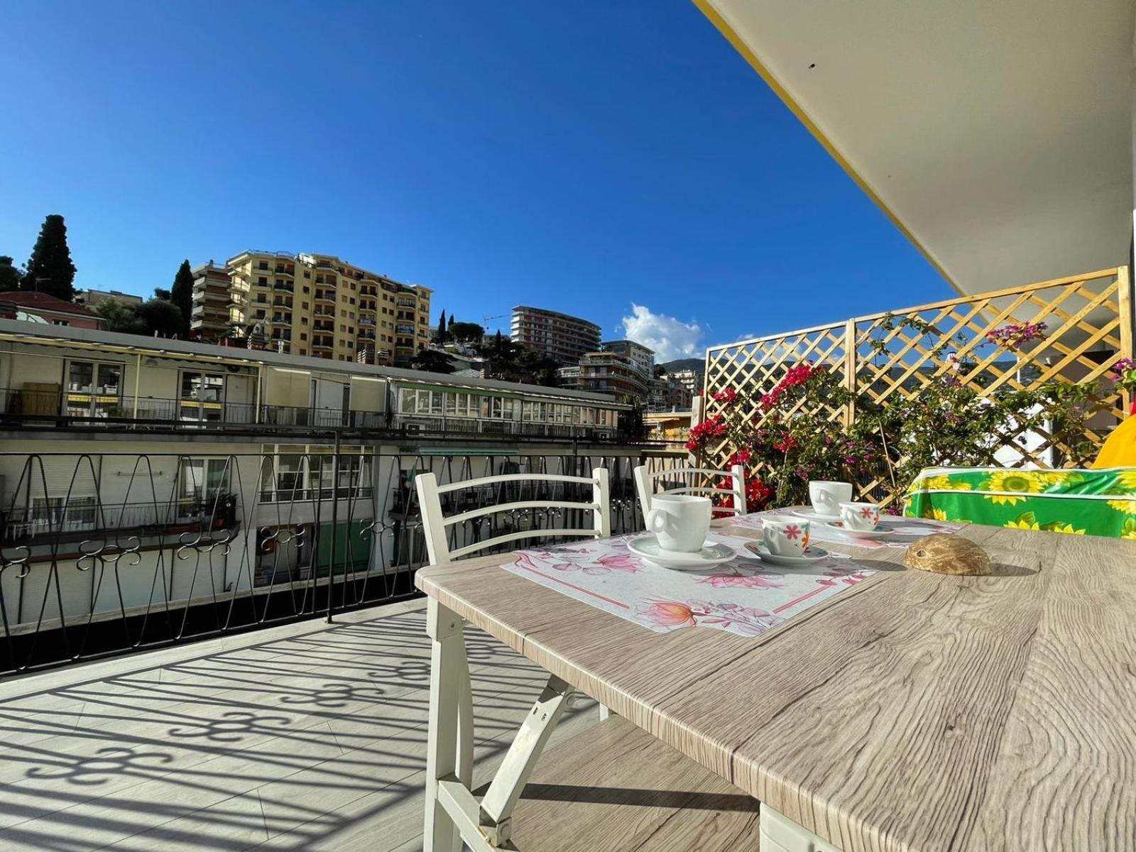 Appartement Wh - Un Posto Al Sole - Attico Monolocale Con Parcheggio Gratuito - 5 Minuti Dal Centro - Wifi à San Remo Extérieur photo